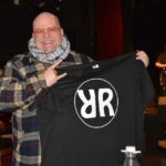 hostitel Tommy Rinn s novým tričkem od naší kapely.